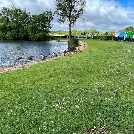 Wildflower, Premium Plus Hot Tub Lodge South Cerney Exterior foto